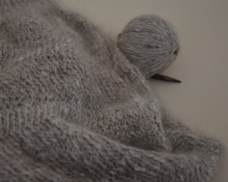 Laine angora grise