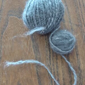 Laine angora gris foncé